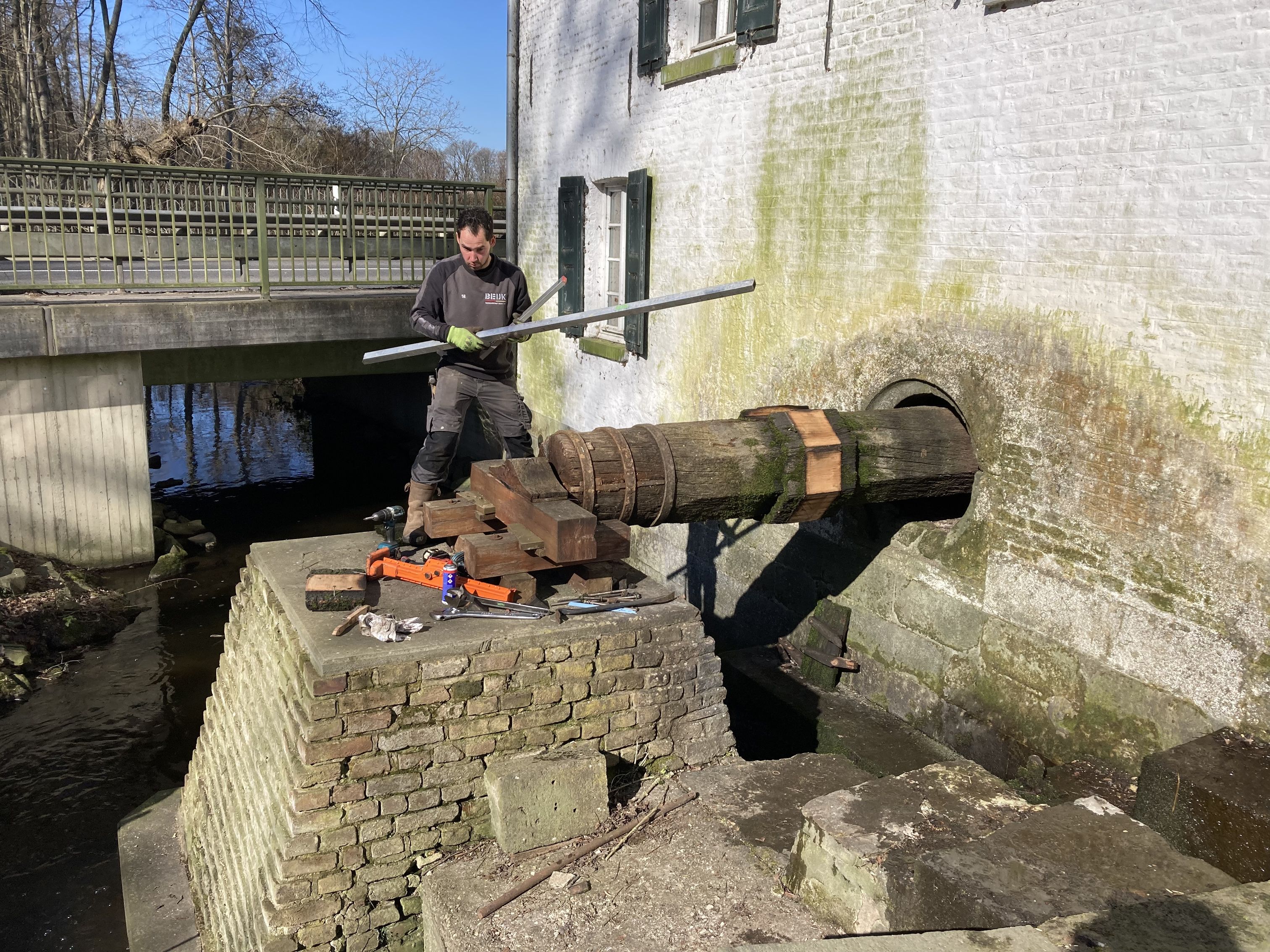 Demontage%20altes%20Wasserrad%202023_01